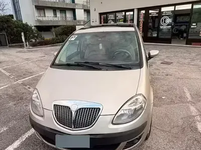 Usata Lancia Musa 101 CV (74 kW) 2006 Giallo Monovolume