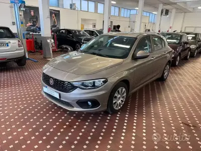 Gebraucht Fiat Tipo Easy 95 PS (69 kW) 2017 Beige Limousine