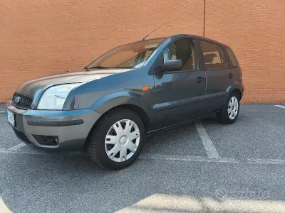 Usata Ford Fusion 80 CV (58 kW) 2004 Utilitaria