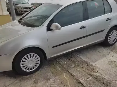 Usata VW Golf IV 105 CV (77 kW) 2005 Berlina