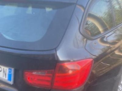 Begagnad BMW 318 143 HK (105 kW) 2015 Svart Kombi