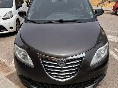 Usata Lancia Ypsilon Gold 95 CV (69 kW) 2012 Grigio Utilitaria