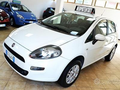 Usata Fiat Punto Lounge 78 CV (57 kW) 2014 Bianco Utilitaria