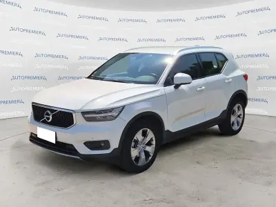 Usata Volvo XC40 Momentum 129 CV (94 kW) 2020 Bianco SUV