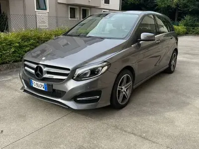 Usata Mercedes B180 Business 109 CV (80 kW) 2015 Grigio Utilitaria
