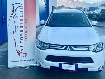 Usata Mitsubishi Outlander Instyle 150 CV (110 kW) 2013 Bianco perlato SUV