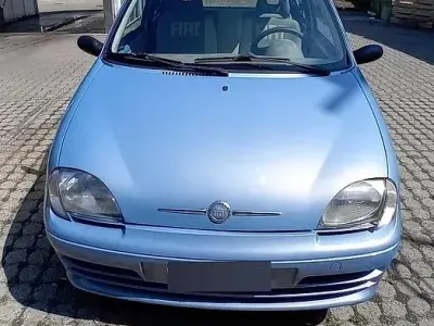 Usata Fiat 600 54 CV (39 kW) 2007 Bluazzurro Utilitaria