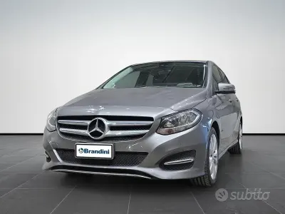 Usata Mercedes B180 109 CV (80 kW) 2017 Grigio Utilitaria