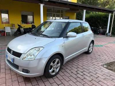 Usata Suzuki Swift 95 CV (69 kW) 2005 Grigio Utilitaria
