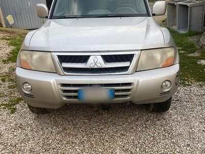 Usata Mitsubishi Pajero 160 CV (117 kW) 2004 Grigio SUV
