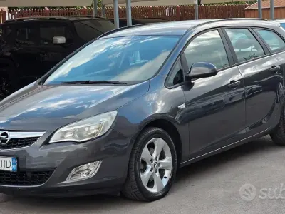 Usata Opel Astra 110 CV (80 kW) 2011 Grigio Station wagon