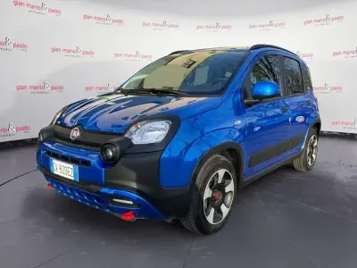 Usata Fiat Panda Cross Cross 69 CV (50 kW) 2024 Blu metallizzato Utilitaria