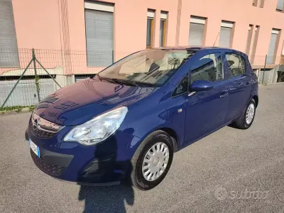 Usata Opel Corsa 65 CV (47 kW) 2013 Blu Utilitaria