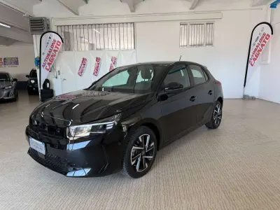 Usata Opel Corsa 101 CV (74 kW) 2025 Nero metalizzato Utilitaria