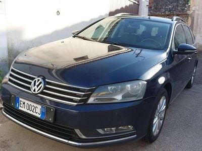 Usata VW Passat 105 CV (77 kW) 2012 Blu/azzurro Station wagon