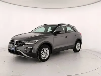 Usata VW T-Roc Life 116 CV (85 kW) 2025 Indium grey metallizzato nero SUV