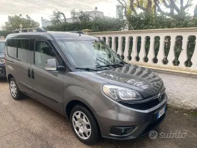Usata Fiat Doblò 120 CV (88 kW) 2015 Grigio Monovolume