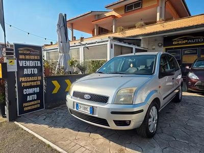 Usata Ford Fusion 100 CV (73 kW) 2004 Argento Utilitaria