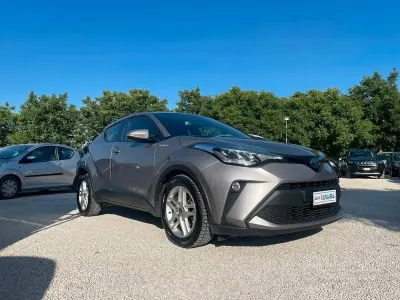 Usata Toyota C-HR 122 CV (89 kW) 2022 Grigio SUV