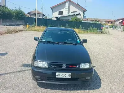 Usata Seat Cordoba 129 CV (94 kW) 1996 Nero Berlina