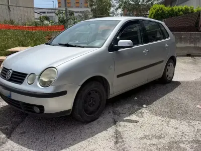 Usado VW Polo Trendline 75 CV (55 kW) 2002 Gris Berlina