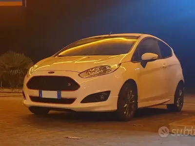 Usata Ford Fiesta ST-Line 101 CV (74 kW) 2017 Bianco Utilitaria