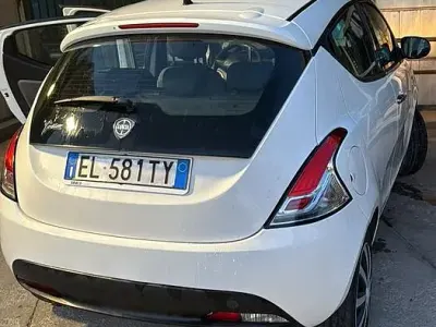 Usata Lancia Ypsilon 69 CV (50 kW) 2012 Bianco Utilitaria
