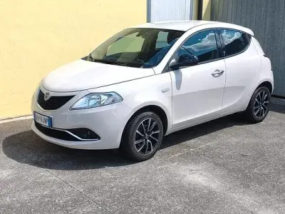 Usata Lancia Ypsilon 95 CV (69 kW) 2017 Bianco Utilitaria