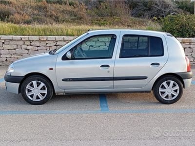 Usata Renault Clio II SE 48 CV (35 kW) 2000 Grigio Utilitaria