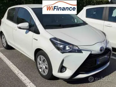 Usata Toyota Yaris Hybrid Business Edition 101 CV (74 kW) 2020 Bianco Berlina