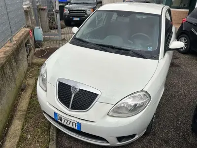 Usado Lancia Ypsilon 80 HP (58 kW) 2009 Citadino