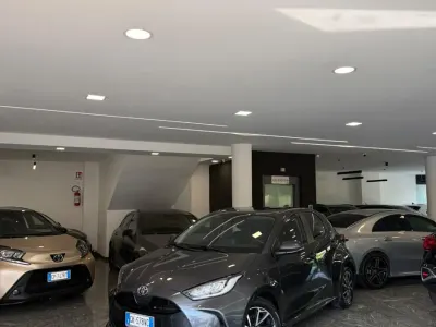 Usata Toyota Yaris Trend 72 CV (52 kW) 2022 Grigio Utilitaria
