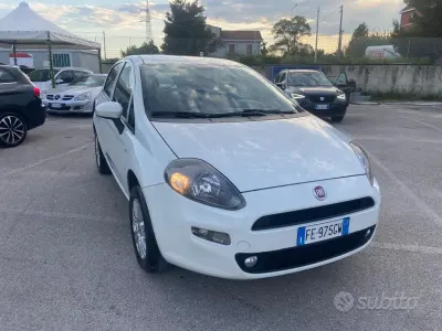 Usata Fiat Punto Lounge 70 CV (51 kW) 2016 Bianco Utilitaria