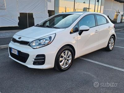 Usata Kia Rio Active 75 CV (55 kW) 2016 Bianco Utilitaria