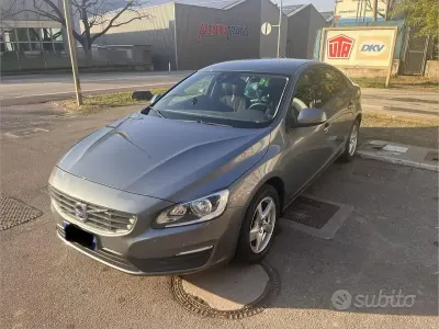 Usata Volvo S60 Kinetic 150 CV (110 kW) 2017 Grigio Berlina