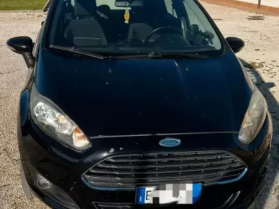 Usata Ford Fiesta 75 CV (55 kW) 2014 Nero Utilitaria