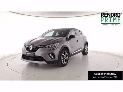 Usata Renault Captur Intens 143 CV (105 kW) 2022 Grigio cenere SUV