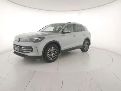 Usata VW Tiguan Elegance 204 CV (150 kW) 2025 Dolomite silver metallizzato SUV