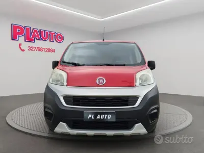 Begagnad Fiat Fiorino 80 HK (58 kW) 2016 Röd Minibuss