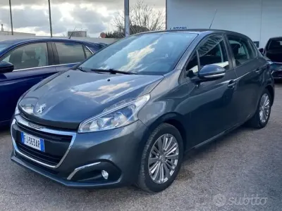 Usata Peugeot 208 Allure 82 CV (60 kW) 2017 Grigio Utilitaria