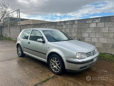 Usata VW Golf IV 90 CV (66 kW) 2000 Berlina