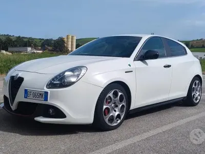 Usata Alfa Romeo Giulietta Quadrifoglio Verde 235 CV (172 kW) 2010 Bianco Utilitaria