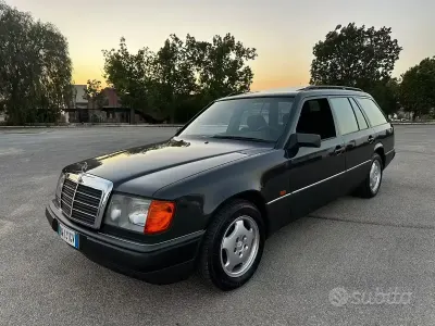 Usata Mercedes 200 118 CV (86 kW) 1991 Nero Station wagon