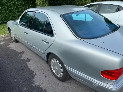 Begagnad Mercedes E200