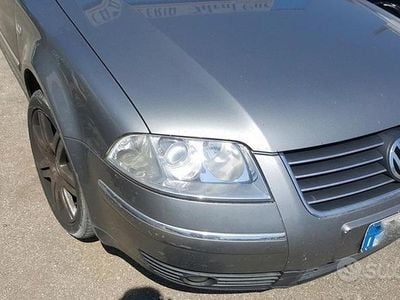 Usata VW Passat Highline 131 CV (96 kW) 2001 Grigio Station wagon