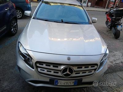 Usata Mercedes GLA180 122 CV (89 kW) 2018 Grigio SUV