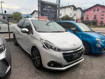 Usata Peugeot 208 Style 82 CV (60 kW) 2018 Bianco Utilitaria