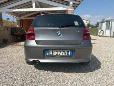 Usata BMW 118 143 CV (105 kW) 2011 Grigio Utilitaria