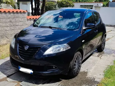 Usata Lancia Ypsilon 69 CV (50 kW) 2015 Nero Utilitaria