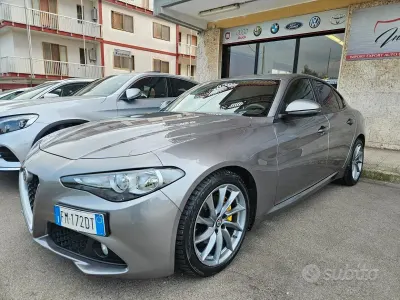 Begagnad Alfa Romeo Giulia 150 HK (110 kW) 2017 Grå Sedan
